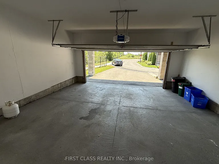 31 Breyworth Rd — Photo 3