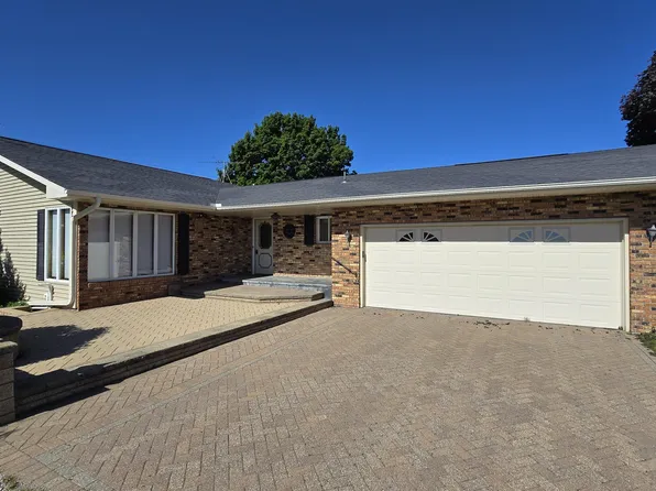 1797 Union Ave, Wilton, IA 52778