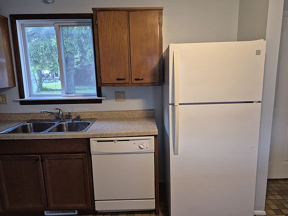 4th image of 30460 Avondale St