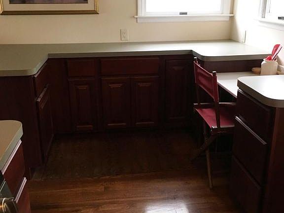 4th image of 277 Thornycroft Ave