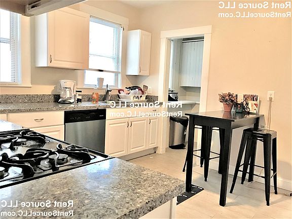 3rd image of 10 Watson St