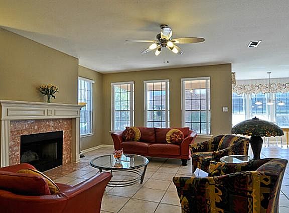4th image of 739 Greenway Dr