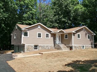 23 Weiss Rd, Upper Saddle River, NJ 07458