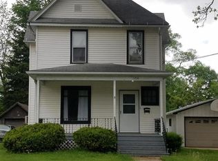 1216 S Walnut Ave, Freeport, IL 61032