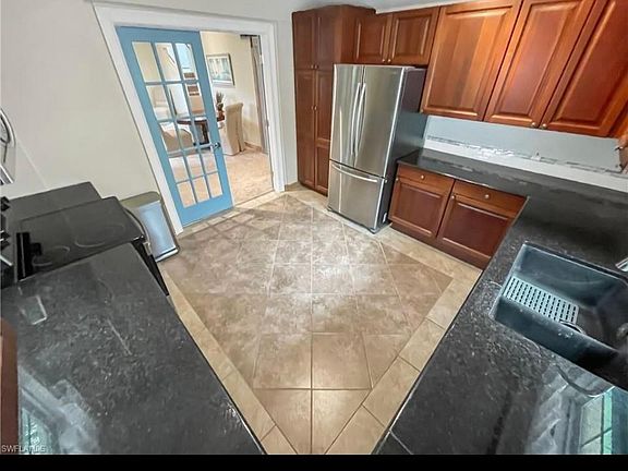 4th image of 10190 Carolina St