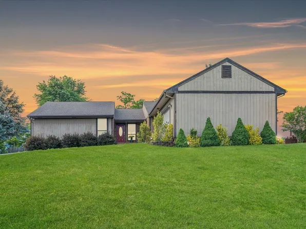 160 Hillandale Dr, Troutville, VA 24175