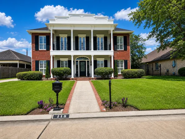 118 Country Manor Rd, Belle Chasse, LA 70037