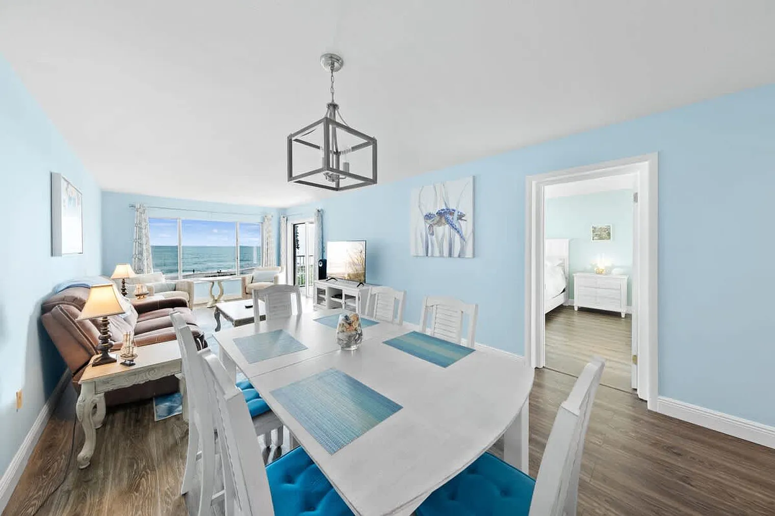2 bed, 2.0 bath, 968 sqft, $4,123 — Photo 2