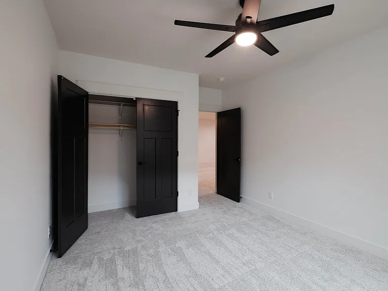 8620 S 50th Ct — Photo 34