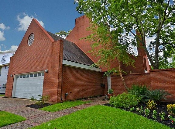 2nd image of 322 W Cowan Dr