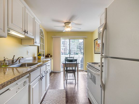 3rd image of 20867 Glen Haven Cir W #281