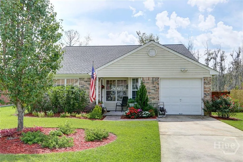 3 bed, 1221 sqft, $1,995 — Photo 1