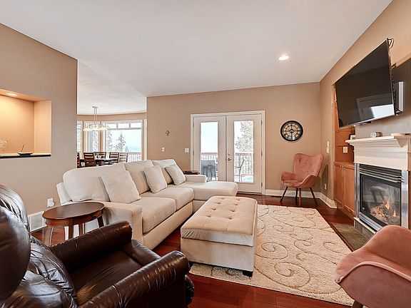 4th image of 422 Azure Pl