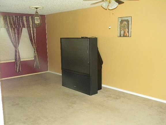 4th image of 107 McDaniel Dr