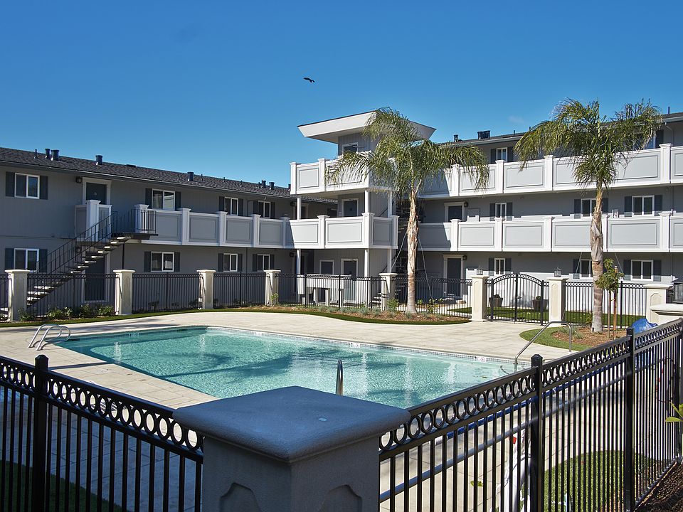 1st image of 23 Circle Dr APT D