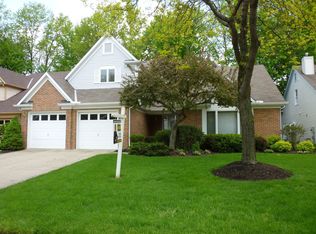 14 S Hampton Cir, Rocky River, OH 44116