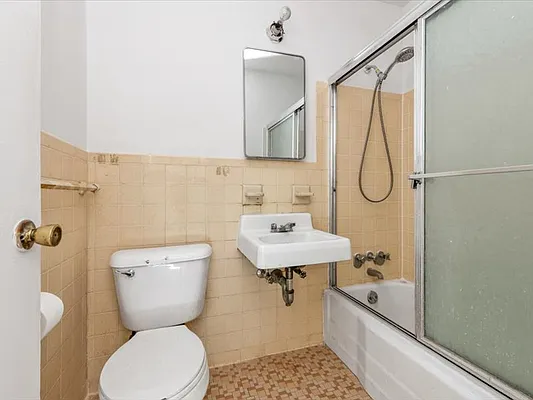 Sold by Thomas Lipovetsky, LREB | media 23