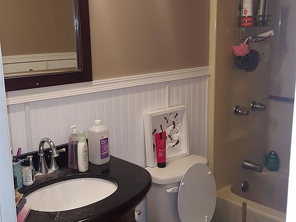 5th image of 136 Pickwick Pl
