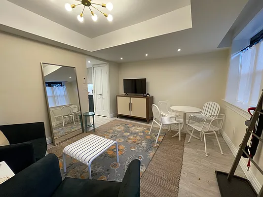 Rented by Compass | media 28