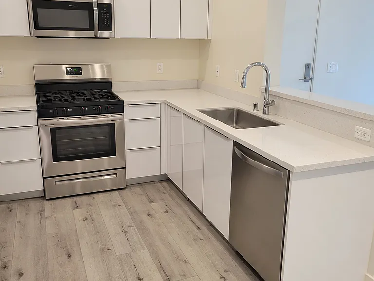 4400 Cahuenga Blvd #301 — Photo 11