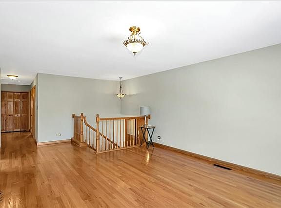 4th image of 737 Claremont Dr