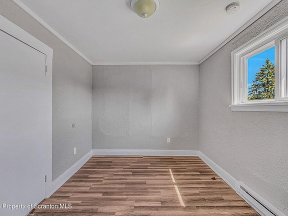 5th image of 958 Ridge Ave APT 2