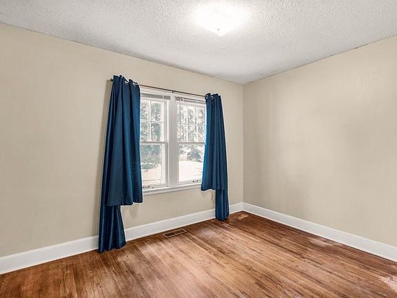 3rd image of 1175 15th Ave SE