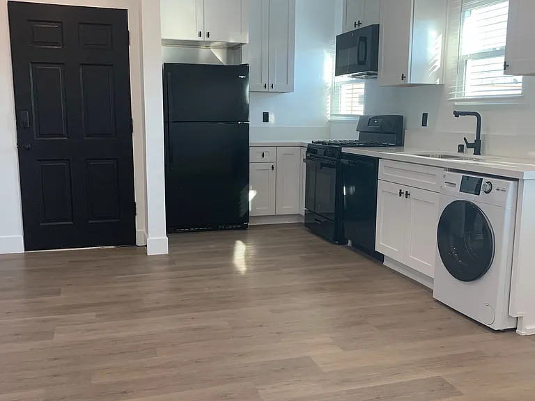 458 Edgewood St #458 — Photo 10
