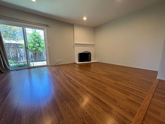 3rd image of 5737 Preston Dr