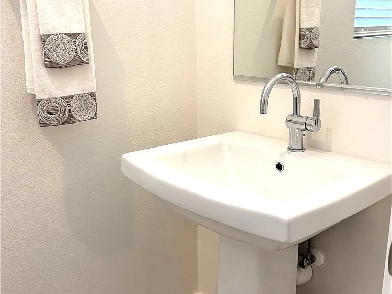 7268 Ellington Dr — Photo 24