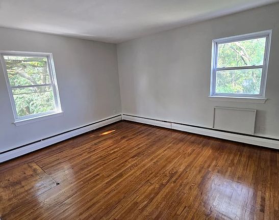 4th image of 6 White Horse Ave