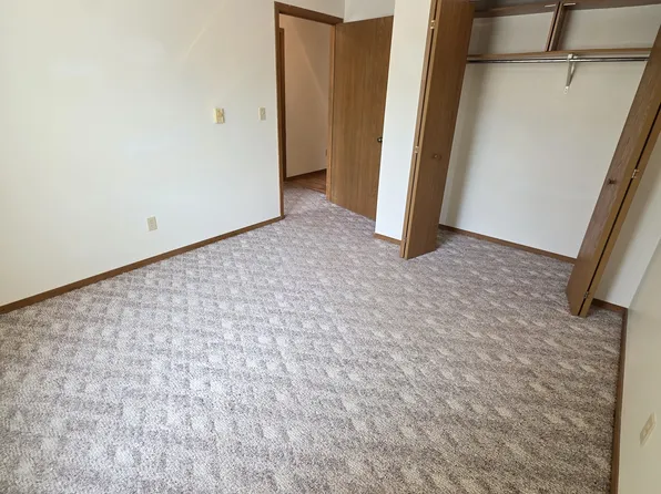 1075 4th St NE, 1075 4th St NE #092db4e2d, Huron, SD 57350