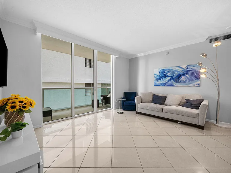 347 N New River Dr E #405 — Photo 8