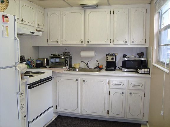 3rd image of 160 Westbury I #160