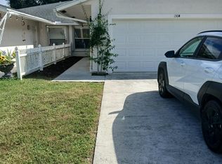 136 Sparrow Dr APT B, Royal Palm Beach, FL 33411