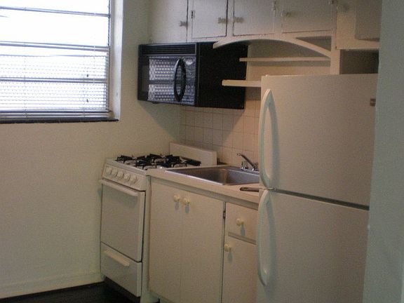 5th image of 720 15th St APT 6