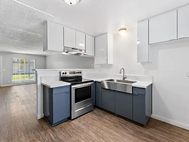 Villa Del Sol Apartments — Photo 20