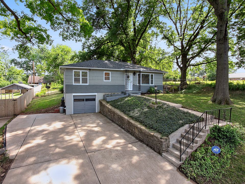 1st image of 5715 Roswell Ave