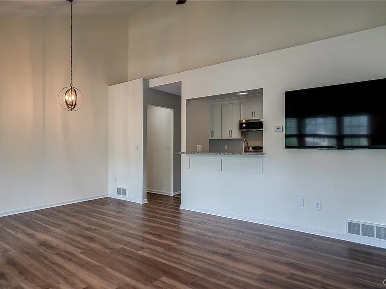 2404 Pipers Ct — Photo 21