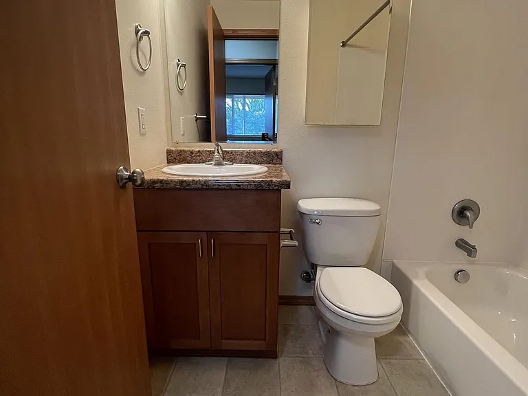 324 Avenue J #10 — Photo 6