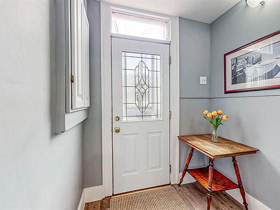 3rd image of 8 Blatch Avenue