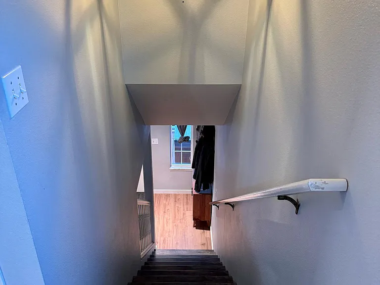 1051 E Broad St — Photo 18