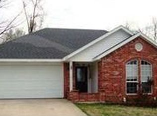 211 E Center St, Prairie Grove, AR 72753