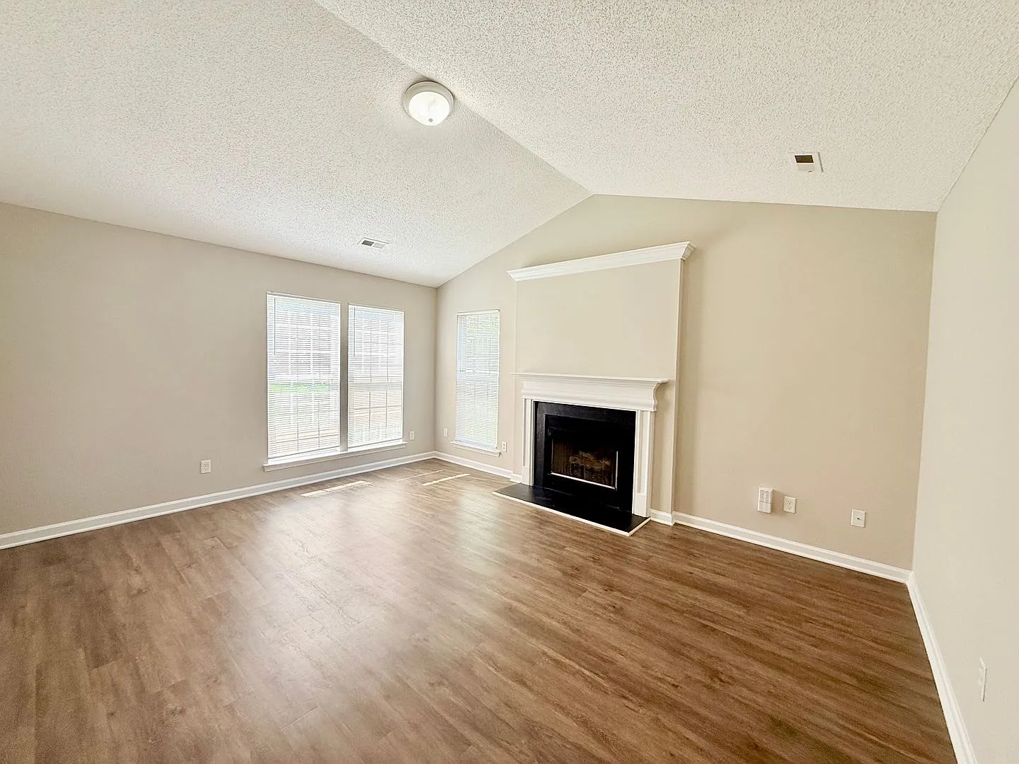 Oakdale Green Drive 1706 — Photo 2