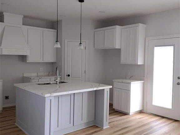 2nd image of 1001 W Johnson St