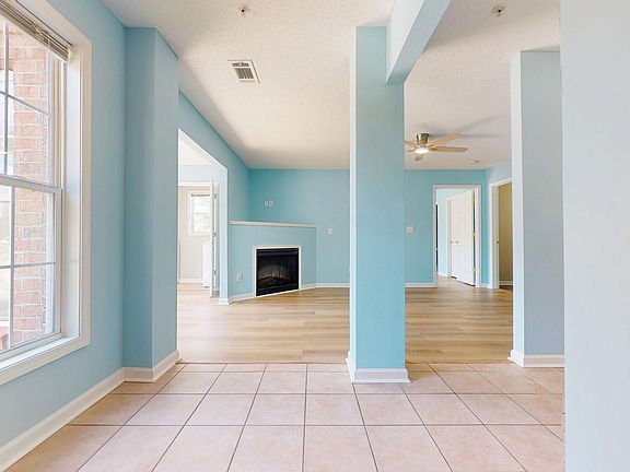 4th image of 2501 Huntscroft Ln APT 100