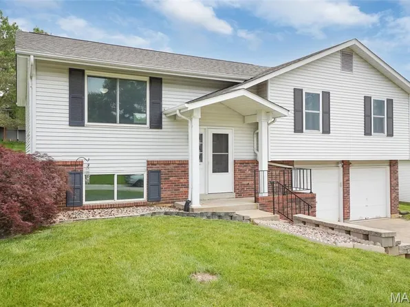 10 Brooker Ct, Saint Peters, MO 63376