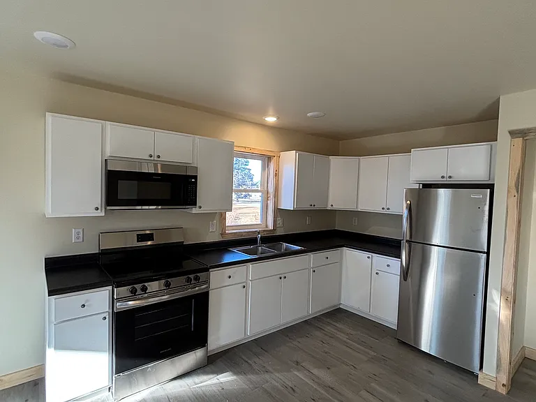 109 N Oak St #A/B — Photo 2