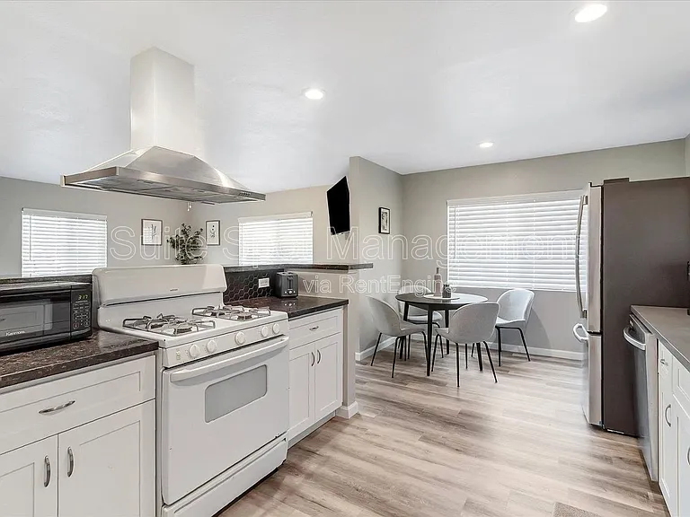 160 Harrison Ave #D3 — Photo 3