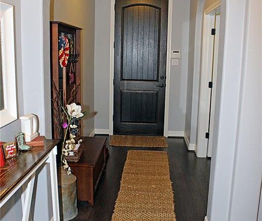3rd image of 810 Cathedral Ct